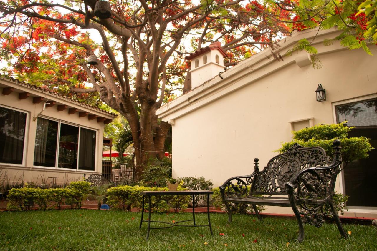 Hotel Casa Maria Emilia Cuernavaca Zewnętrze zdjęcie
